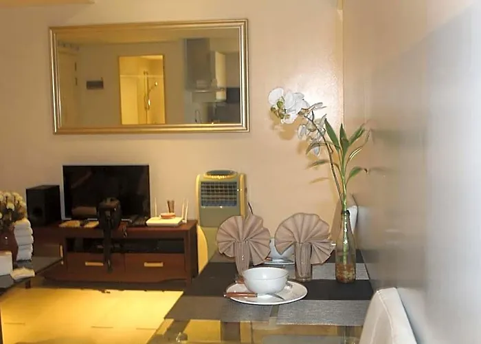 호텔 Azure C1 With Balcony Wifi Multiple Units Near Airport