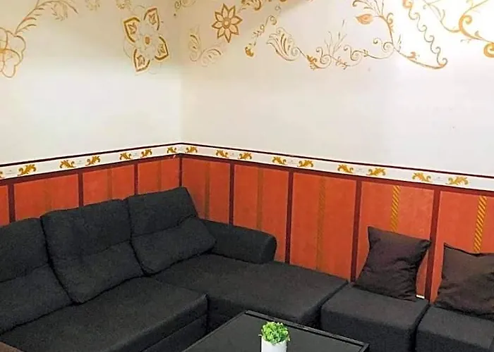Hotel Azure C1 With Balcony Wifi Multiple Units Near Airport 3*