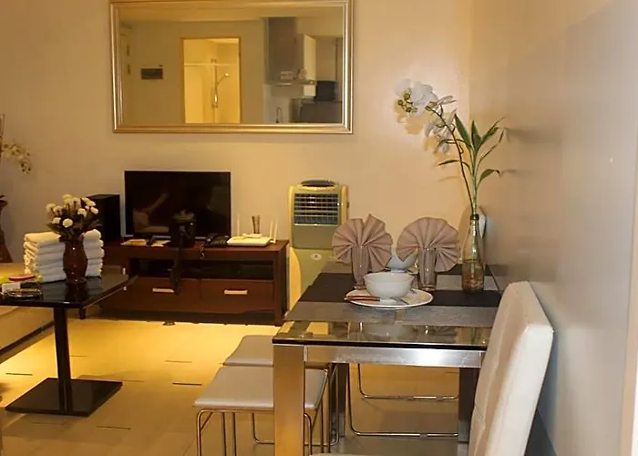 Hotel Azure C1 With Balcony Wifi Multiple Units Near Airport Manilla