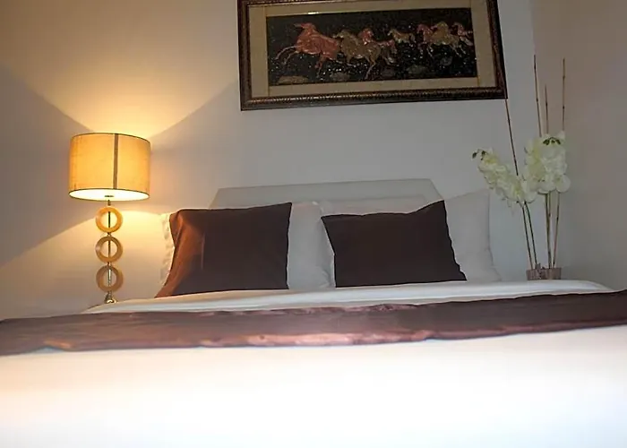 Hotel Azure C1 With Balcony Wifi Multiple Units Near Airport 3*